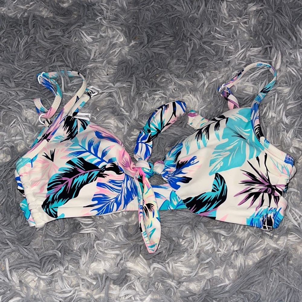 Bikini - Picture 3 of 3